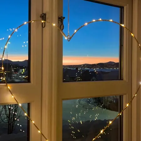 Apartment House With A Beautiful Seaview Tromso